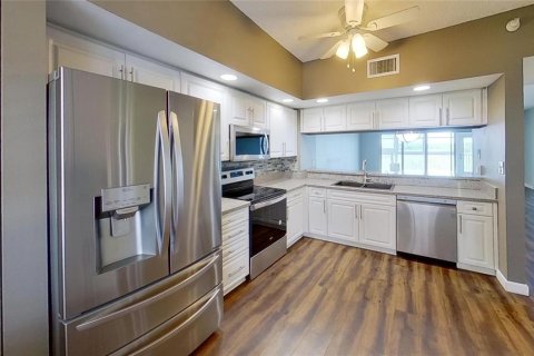 Copropriété à louer à Saint Petersburg, Floride: 3 chambres, 150.5 m2 № 1848061 - photo 2