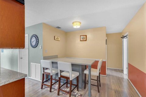 Casa en venta en Tamarac, Florida, 4 dormitorios, 184.13 m2 № 1997462 - foto 12