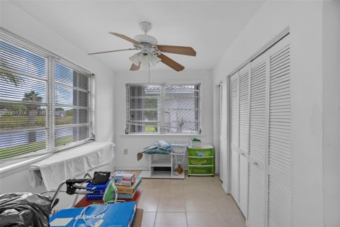 Casa en venta en Tamarac, Florida, 4 dormitorios, 184.13 m2 № 1997462 - foto 25