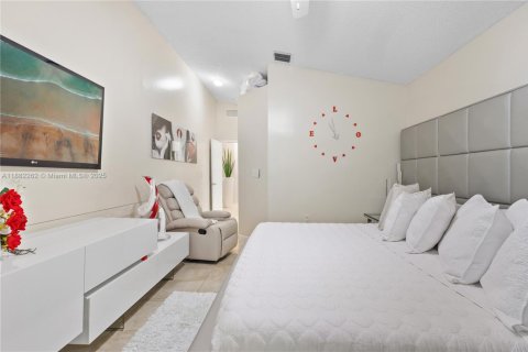 Купить виллу или дом в Майами-Гарденс, Флорида 4 спальни, 150.22м2, № 1930416 - фото 28