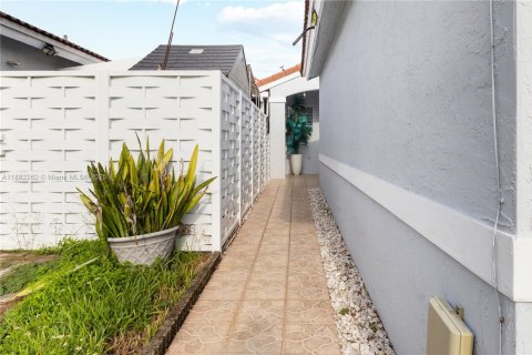 Купить виллу или дом в Майами-Гарденс, Флорида 4 спальни, 150.22м2, № 1930416 - фото 8