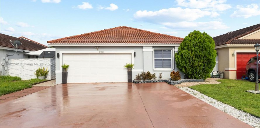 Дом в Майами-Гарденс, Флорида 4 спальни, 150.22м2 № 1930416