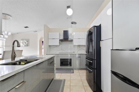 Купить виллу или дом в Майами-Гарденс, Флорида 4 спальни, 150.22м2, № 1930416 - фото 22