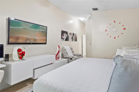 Купить виллу или дом в Майами-Гарденс, Флорида 4 спальни, 150.22м2, № 1930416 - фото 27