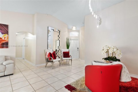 Купить виллу или дом в Майами-Гарденс, Флорида 4 спальни, 150.22м2, № 1930416 - фото 12