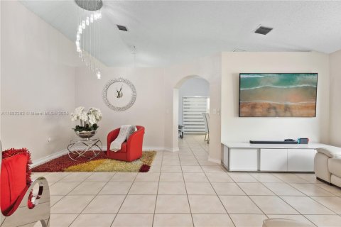 Купить виллу или дом в Майами-Гарденс, Флорида 4 спальни, 150.22м2, № 1930416 - фото 15