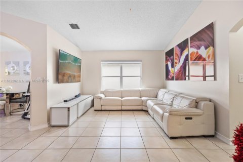 Купить виллу или дом в Майами-Гарденс, Флорида 4 спальни, 150.22м2, № 1930416 - фото 14