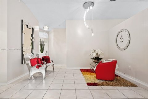 Купить виллу или дом в Майами-Гарденс, Флорида 4 спальни, 150.22м2, № 1930416 - фото 13