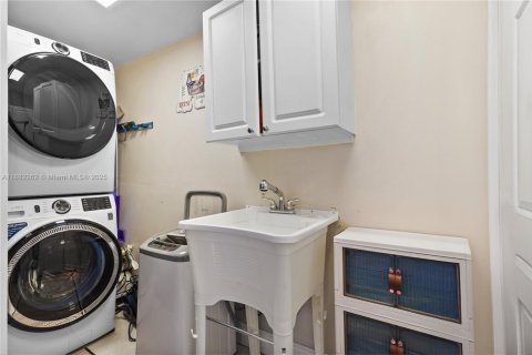 Купить виллу или дом в Майами-Гарденс, Флорида 4 спальни, 150.22м2, № 1930416 - фото 24
