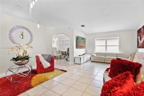 Купить виллу или дом в Майами-Гарденс, Флорида 4 спальни, 150.22м2, № 1930416 - фото 11