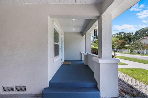 House in Tampa, Florida 3 bedrooms, 136.01 sq.m. № 1894291 - photo 5