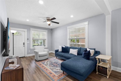 House in Tampa, Florida 3 bedrooms, 136.01 sq.m. № 1894291 - photo 10