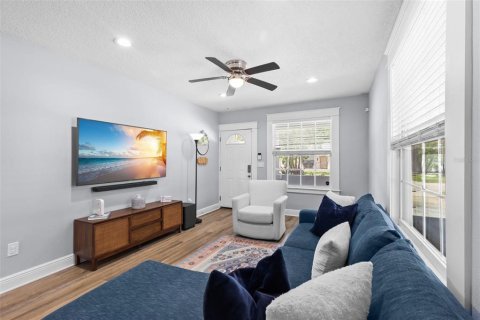House in Tampa, Florida 3 bedrooms, 136.01 sq.m. № 1894291 - photo 9