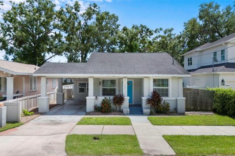 House in Tampa, Florida 3 bedrooms, 136.01 sq.m. № 1894291 - photo 1