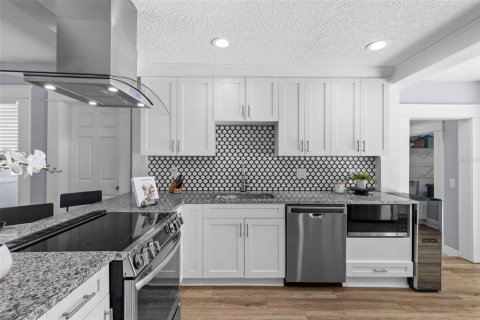 House in Tampa, Florida 3 bedrooms, 136.01 sq.m. № 1894291 - photo 30