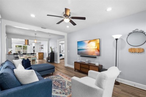 House in Tampa, Florida 3 bedrooms, 136.01 sq.m. № 1894291 - photo 12