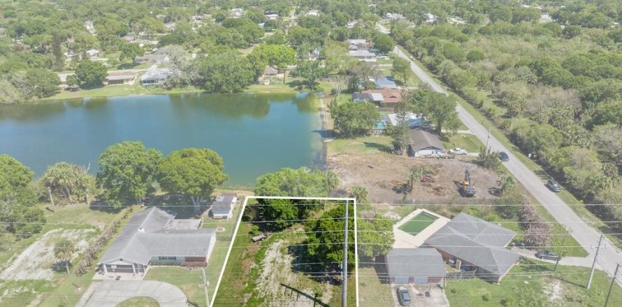 Immobilier commercial à St. Lucie, Floride № 2083489