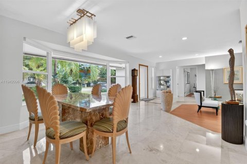 House in Miami, Florida 3 bedrooms, 209.59 sq.m. № 1999435 - photo 10