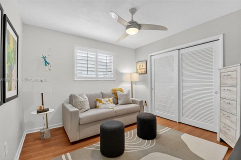 House in Miami, Florida 3 bedrooms, 209.59 sq.m. № 1999435 - photo 27