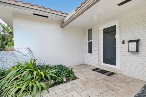 House in Miami, Florida 3 bedrooms, 209.59 sq.m. № 1999435 - photo 4