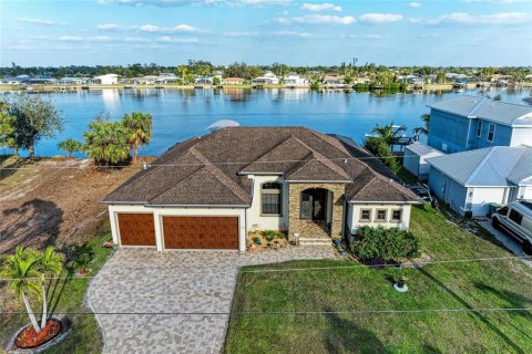 Casa en venta en Port Charlotte, Florida, 3 dormitorios, 195.84 m2 № 1509748 - foto 1