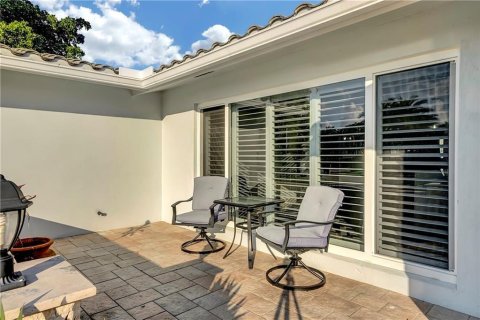 House in Deerfield Beach, Florida 3 bedrooms, 202.16 sq.m. № 1221402 - photo 1