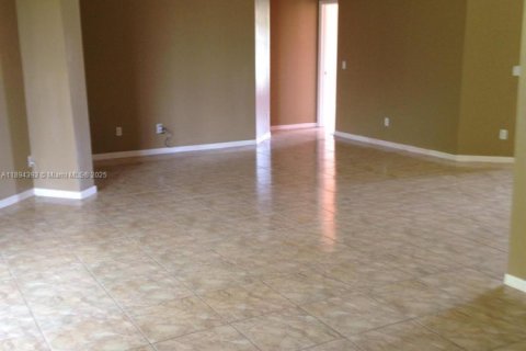 House in Port St. Lucie, Florida 4 bedrooms, 207.64 sq.m. № 1947406 - photo 8