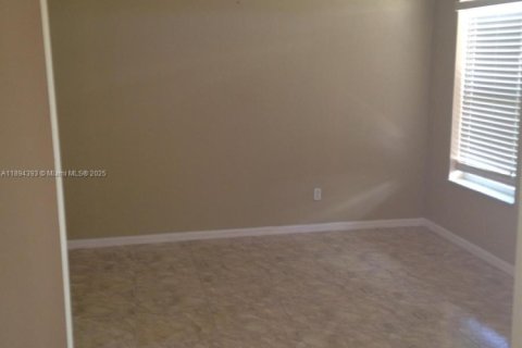 House in Port St. Lucie, Florida 4 bedrooms, 207.64 sq.m. № 1947406 - photo 15