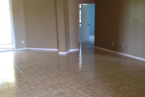 House in Port St. Lucie, Florida 4 bedrooms, 207.64 sq.m. № 1947406 - photo 13