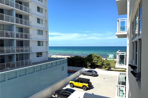 Condo in Miami Beach, Florida, 1 bedroom  № 2088117 - photo 14