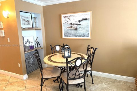 Condo in Miami Beach, Florida, 1 bedroom  № 2088117 - photo 8