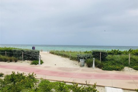 Condo in Miami Beach, Florida, 1 bedroom  № 2088117 - photo 19