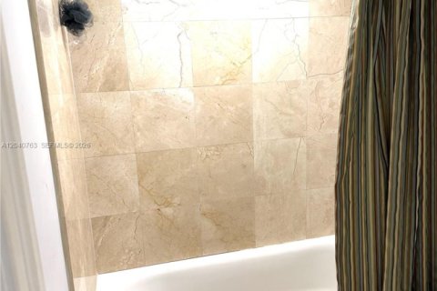Condo in Miami Beach, Florida, 1 bedroom  № 2088117 - photo 13