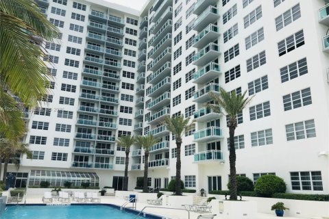 Condo in Miami Beach, Florida, 1 bedroom  № 2088117 - photo 20
