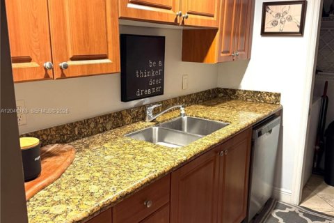 Condo in Miami Beach, Florida, 1 bedroom  № 2088117 - photo 4