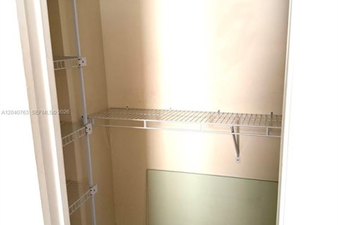 Condo in Miami Beach, Florida, 1 bedroom  № 2088117 - photo 11