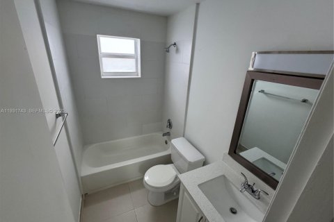 Apartamento en alquiler en Miami, Florida, 1 dormitorio, 62.71 m2 № 1990538 - foto 7