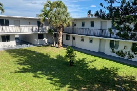 Apartamento en alquiler en Miami, Florida, 1 dormitorio, 62.71 m2 № 1990538 - foto 1