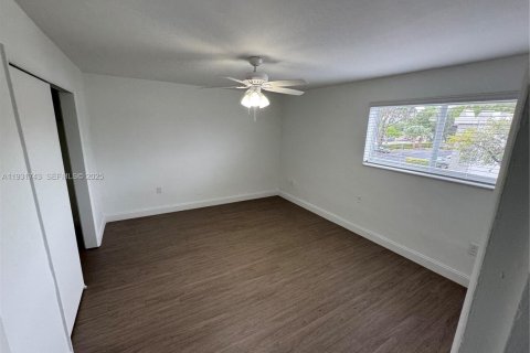 Apartamento en alquiler en Miami, Florida, 1 dormitorio, 62.71 m2 № 1990538 - foto 6