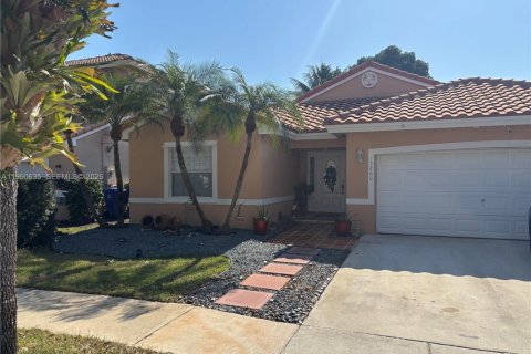 House in Miramar, Florida 3 bedrooms, 171.03 sq.m. № 2007771 - photo 2