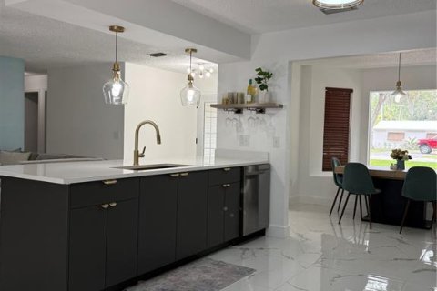 Casa en venta en Crystal River, Florida, 4 dormitorios, 180.04 m2 № 1813300 - foto 5