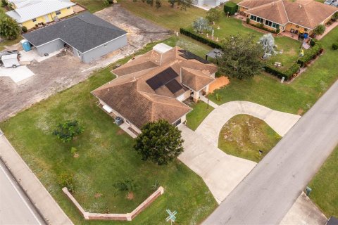 House in Sebring, Florida 2 bedrooms, 153.66 sq.m. № 1603144 - photo 28
