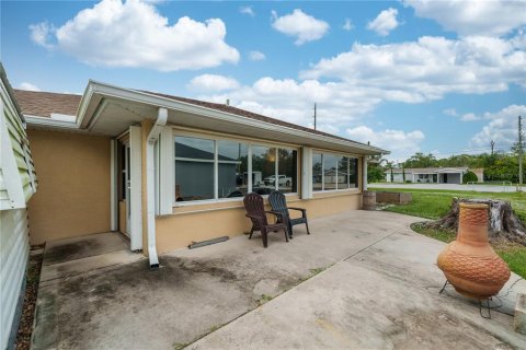 House in Sebring, Florida 2 bedrooms, 153.66 sq.m. № 1603144 - photo 25