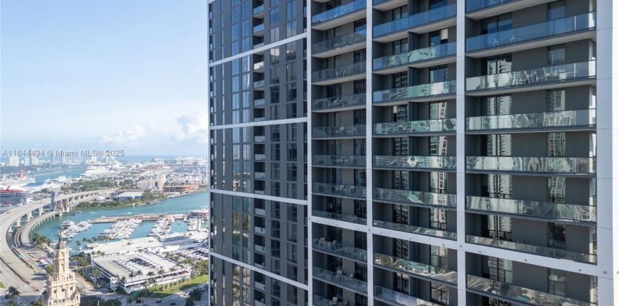 Condominio en Miami, Florida, 2 dormitorios № 1888851