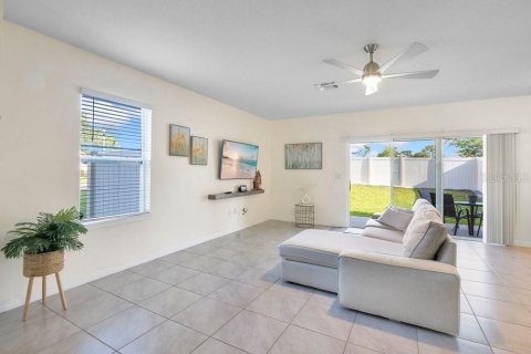 Adosado en venta en Kissimmee, Florida, 3 dormitorios, 155.52 m2 № 2201268 - foto 5