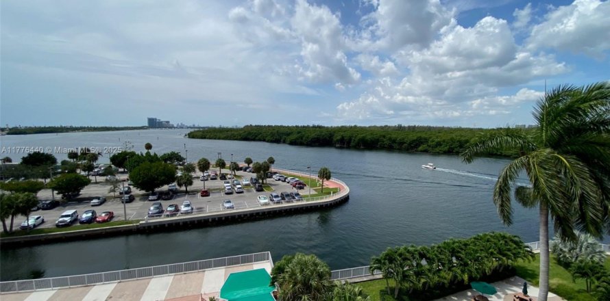 Condo à Sunny Isles Beach, Floride, 2 chambres № 1617459
