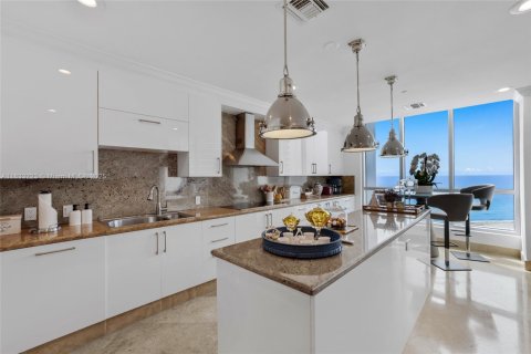 Condo in Miami Beach, Florida, 4 bedrooms  № 1816532 - photo 6