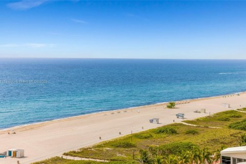 Condo in Miami Beach, Florida, 4 bedrooms  № 1816532 - photo 1