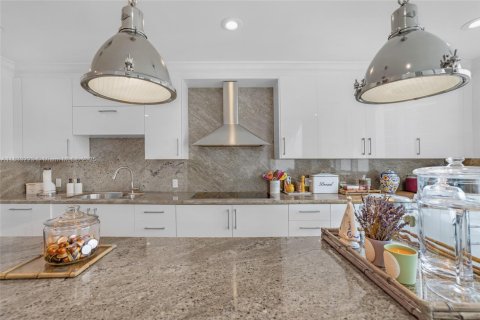 Condo in Miami Beach, Florida, 4 bedrooms  № 1816532 - photo 13