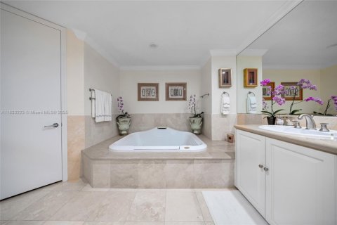 Condo in Miami Beach, Florida, 4 bedrooms  № 1816532 - photo 26